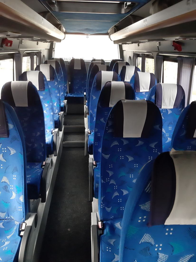 Pohodlný interiér autobusu